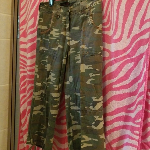 New Camouflage Capris. - Picture 4 of 4